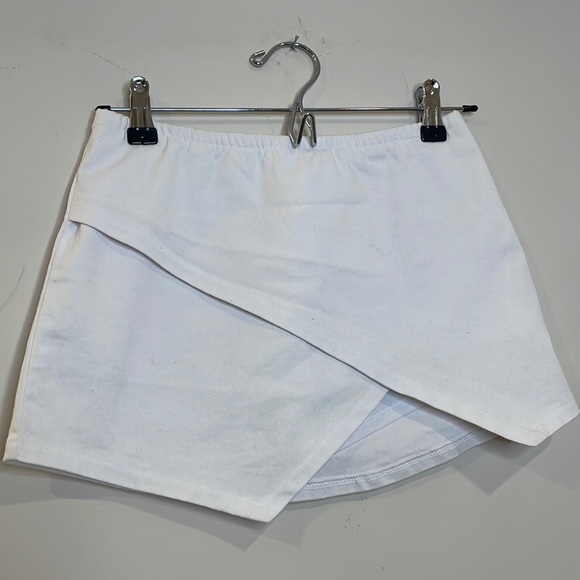 White skirt with shorts built in - Picture 2 of 4
